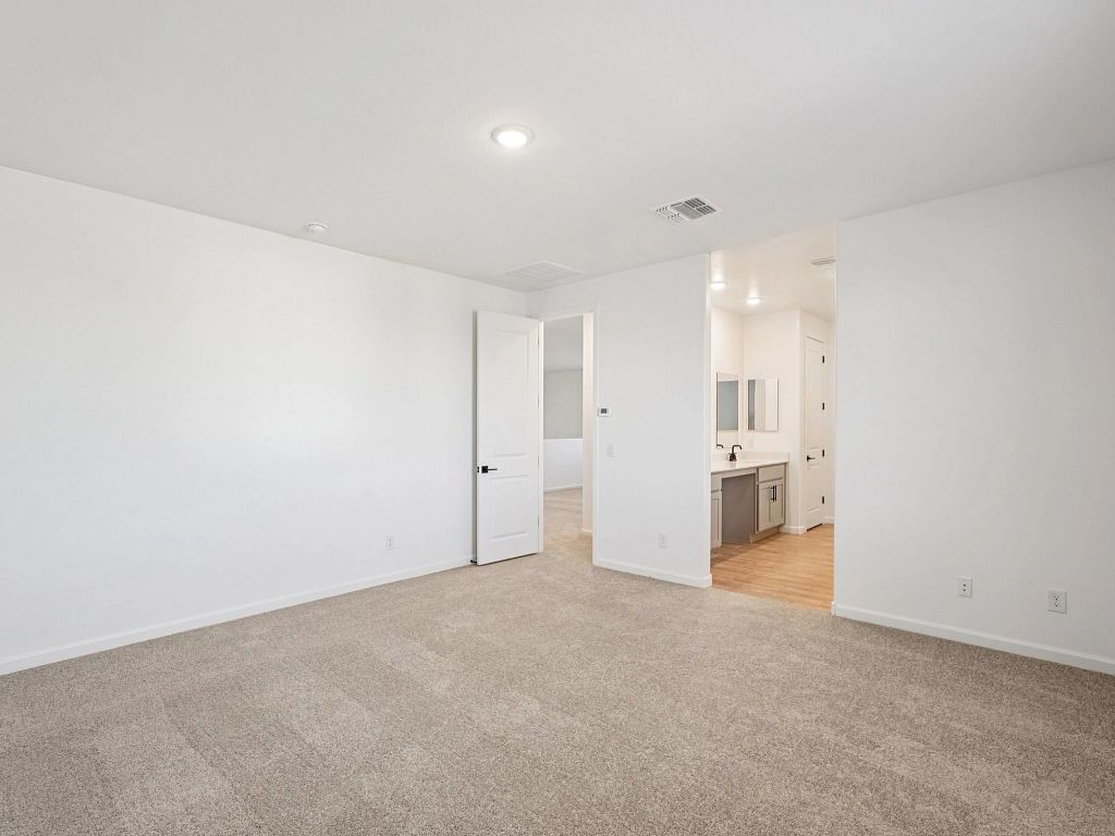 Aloravita - Daisy Interior Image 19