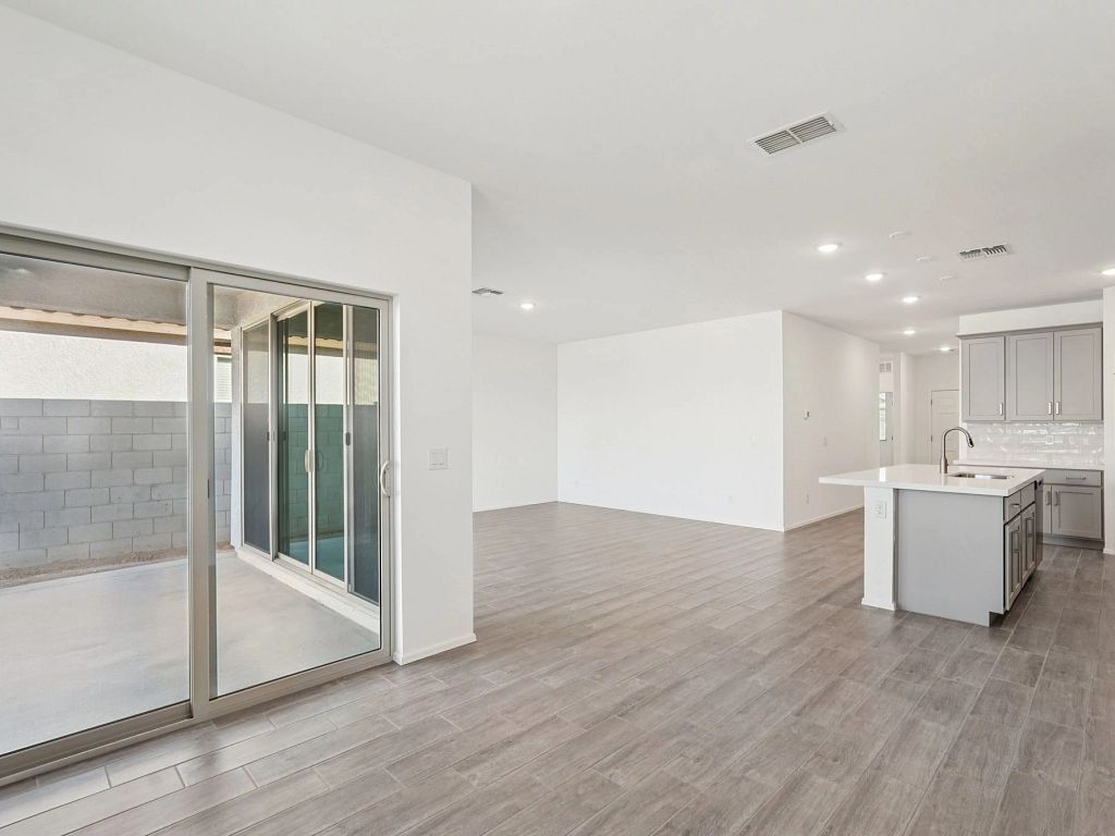Stonebridge Manor - Marigold Interior Image 5