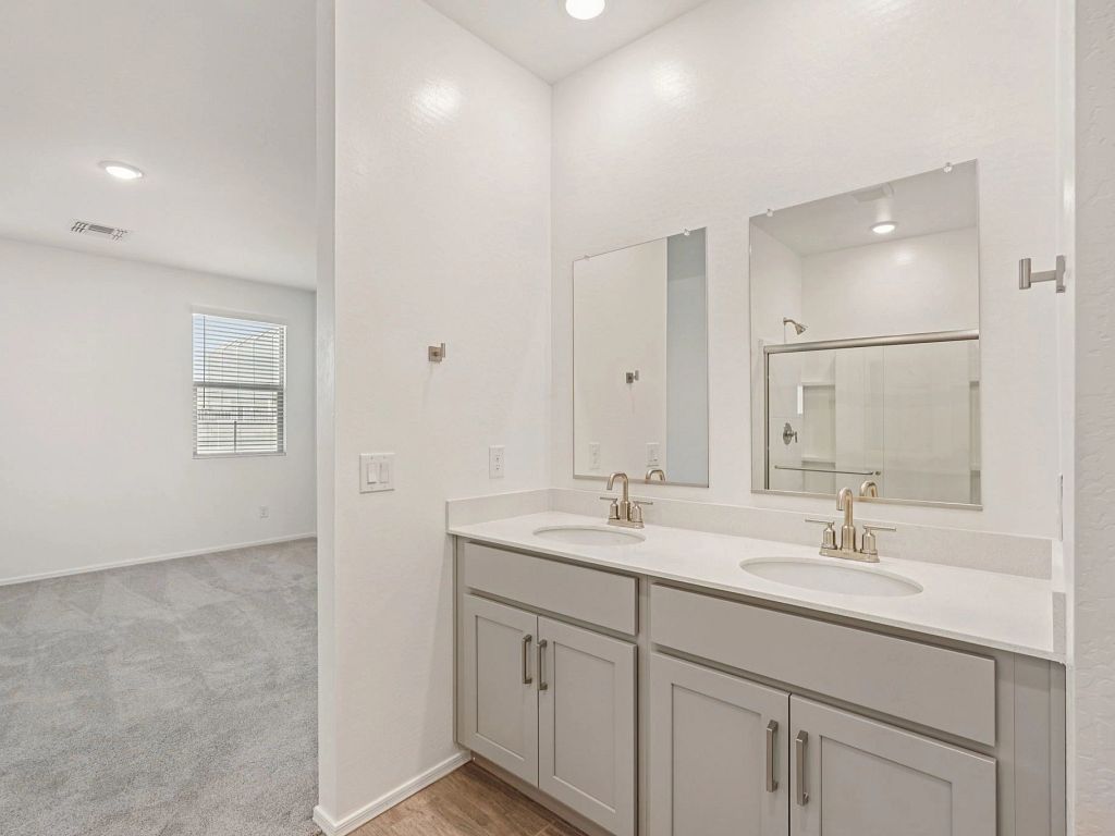 Stonebridge Manor - Marigold Interior Image 15