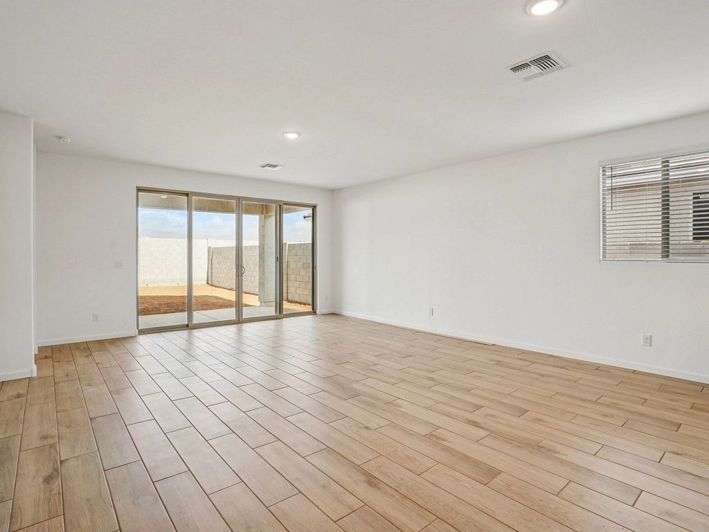 Stonebridge Manor - Lavender Interior Image 2