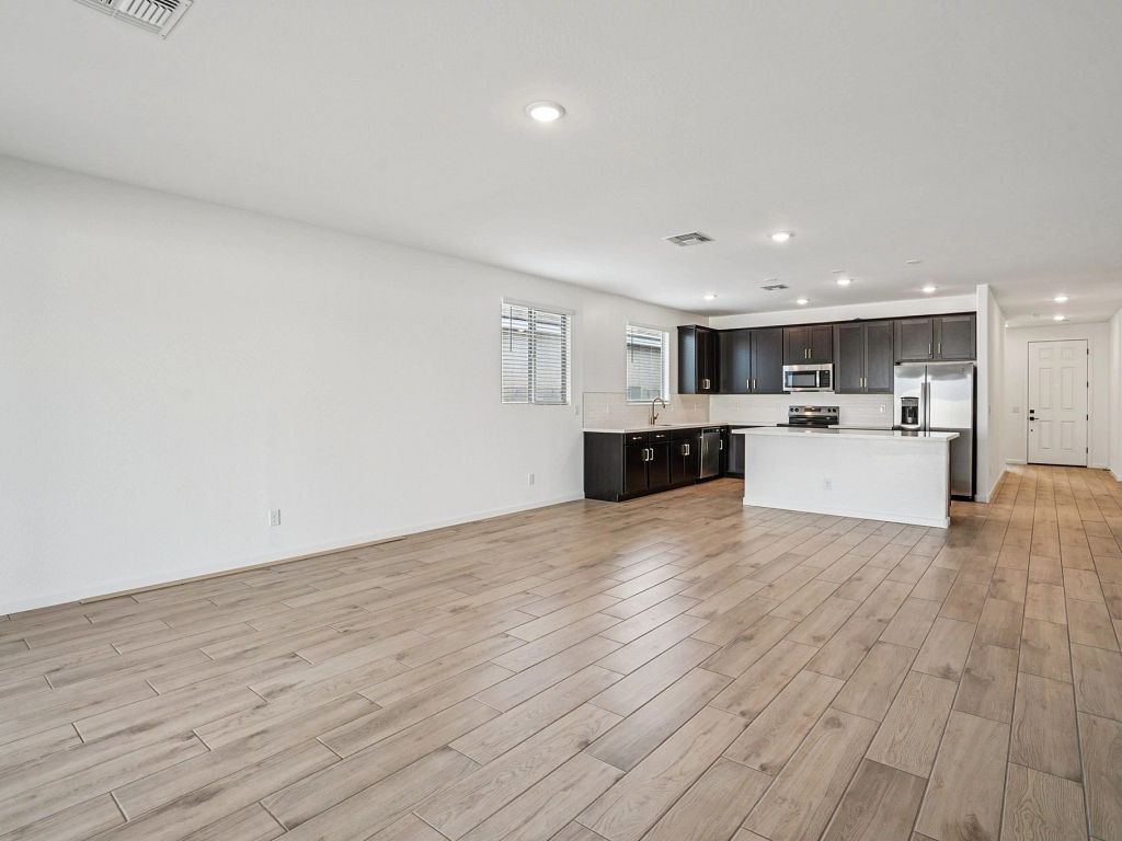 Stonebridge Manor - Lavender Interior Image 4