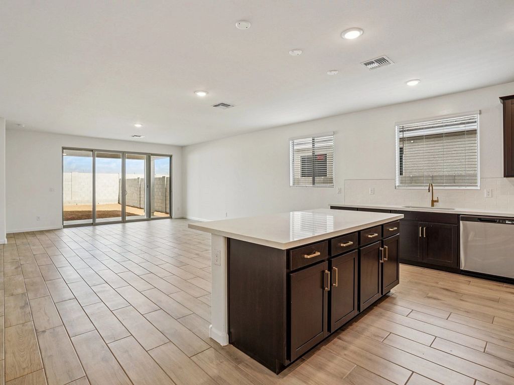 Stonebridge Manor - Lavender Interior Image 5