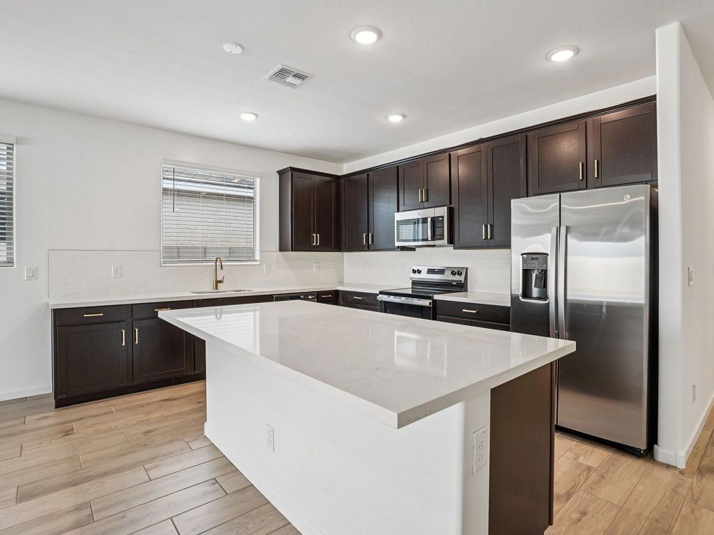 Stonebridge Manor - Lavender Interior Image 7