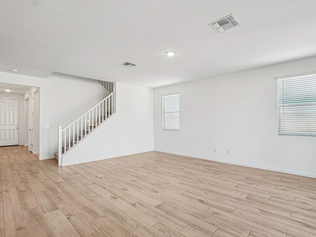 Stonebridge Manor - Emerald Interior Image 2