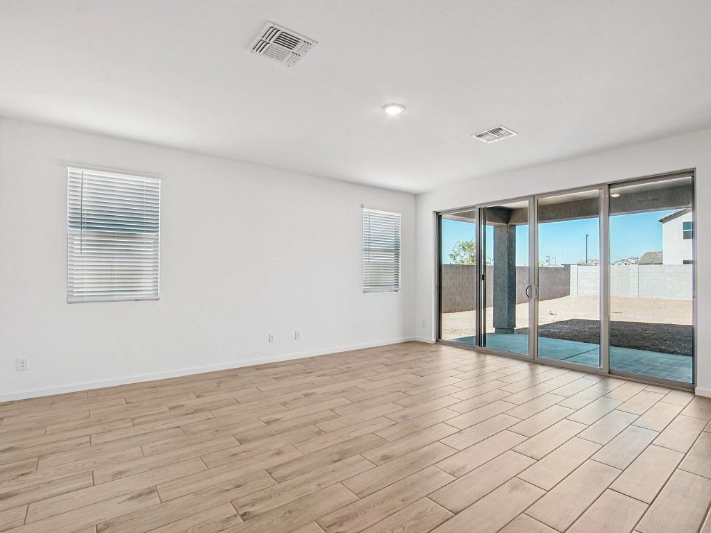 Stonebridge Manor - Emerald Interior Image 3