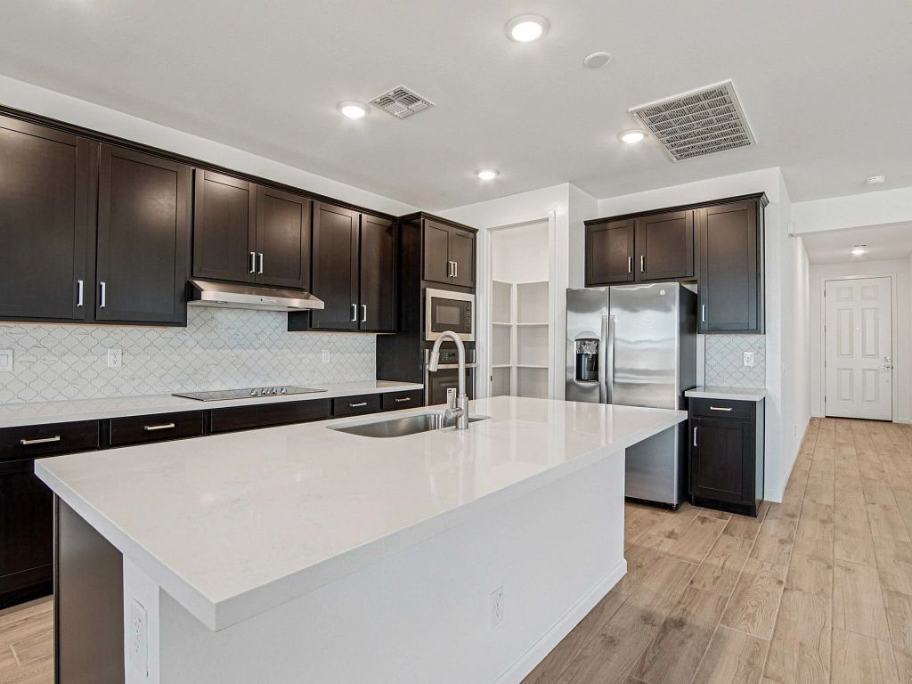 Stonebridge Manor - Emerald Interior Image 5