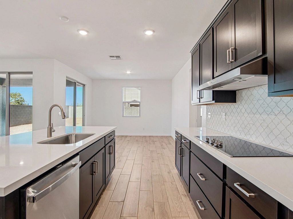 Stonebridge Manor - Emerald Interior Image 7