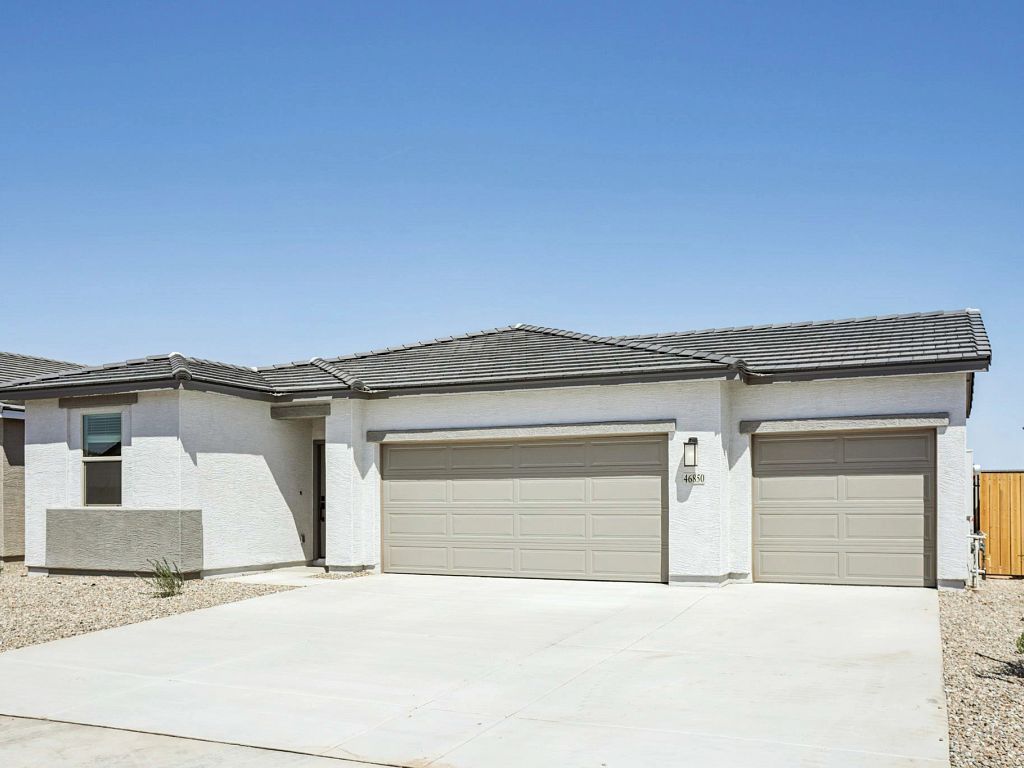 11713 North Orris Drive. Maricopa, AZ 85139