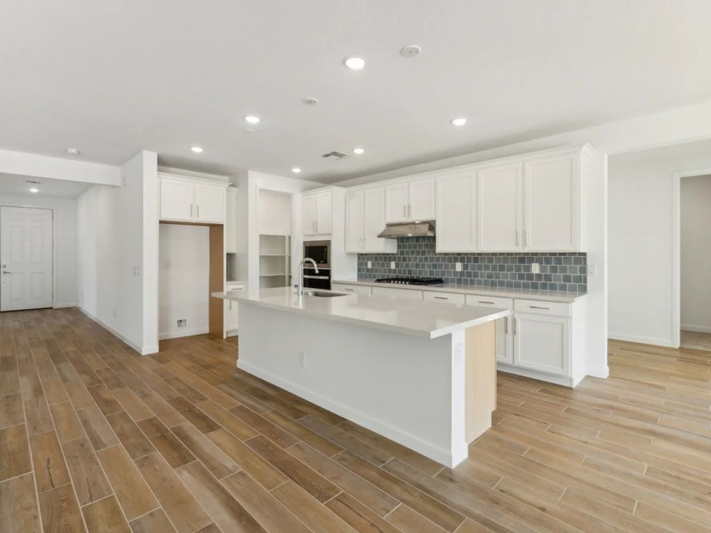 Madera - Diamond Interior Image 5