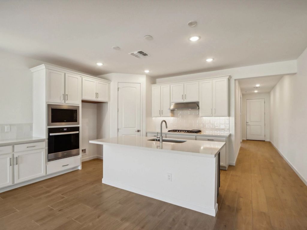 Stonebridge Manor - Opal Interior Image 1