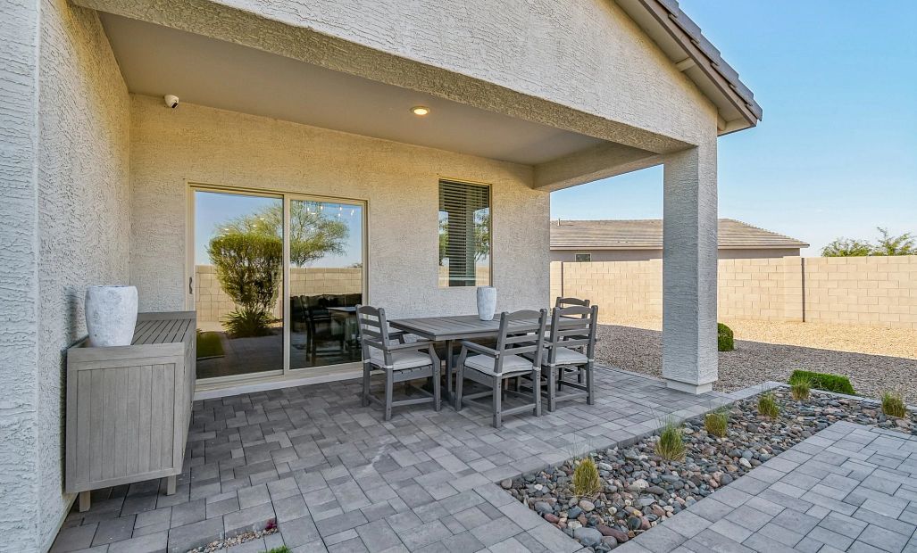 The Poppy Homeplan - Covered patio