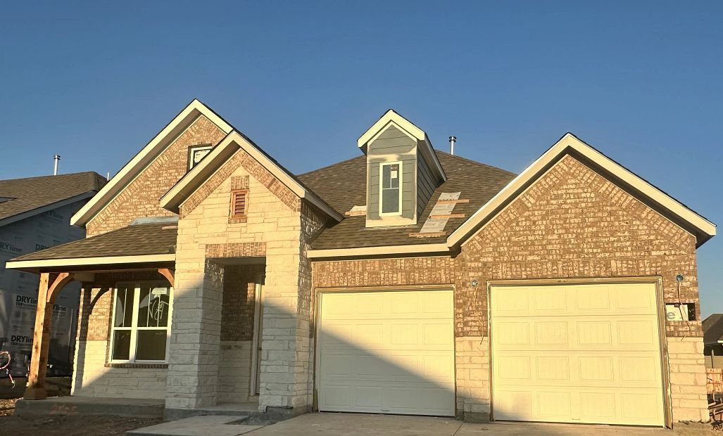 2505 Walking Y Road (Medina II)