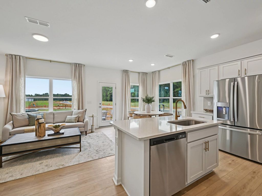 Towns at The Point - Camellia Interior Image 7