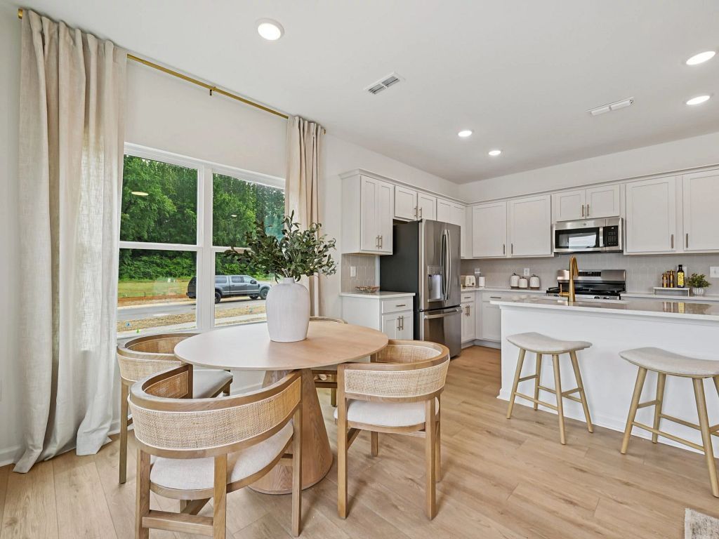 Towns at The Point - Camellia Interior Image 8