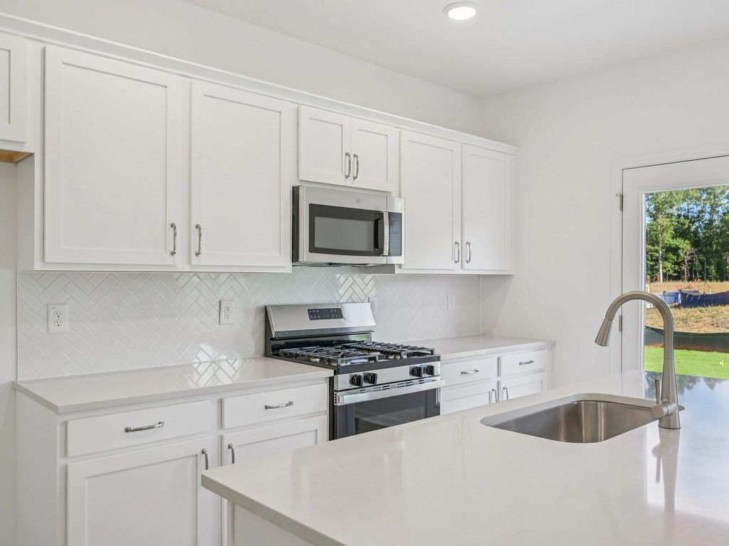 Towns at Crescent Mills - Dogwood Interior Image 5