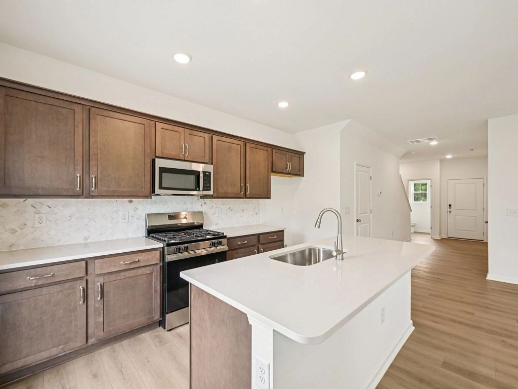 Towns at Crescent Mills - Dogwood Interior Image 6