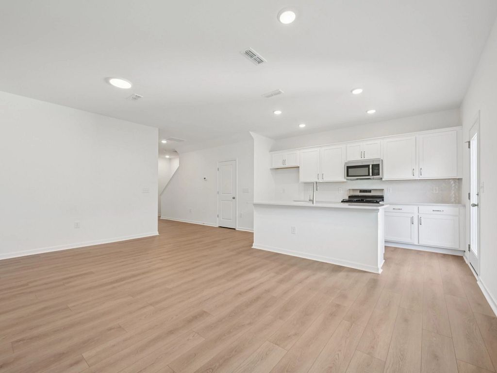 Towns at The Point - Dogwood Interior Image 10