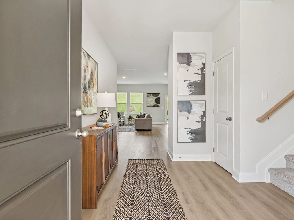 Cades Bluff - Bartlett Interior Image 2