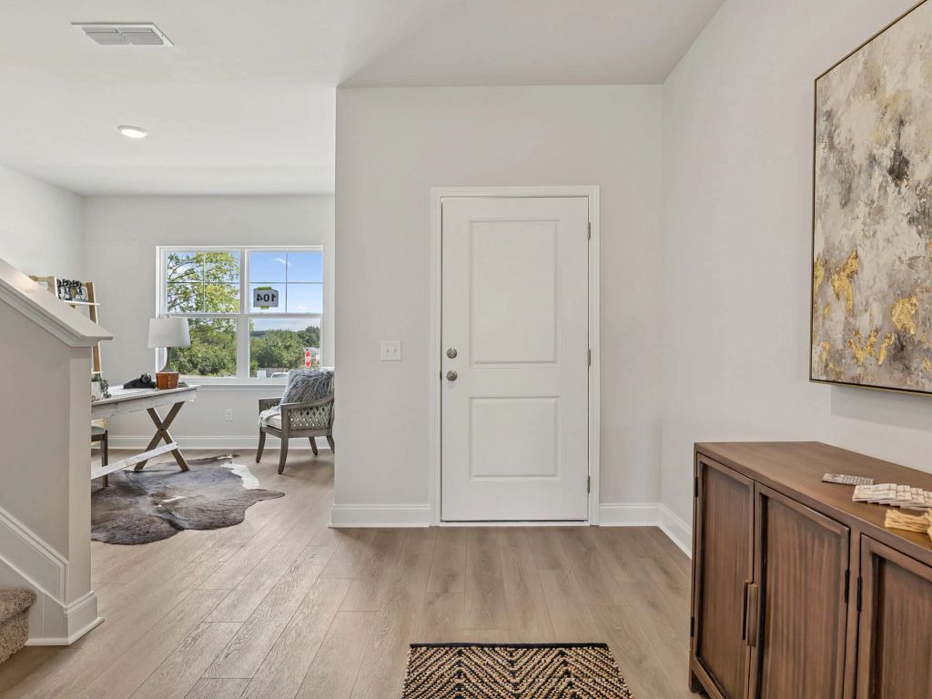 Cades Bluff - Bartlett Interior Image 3