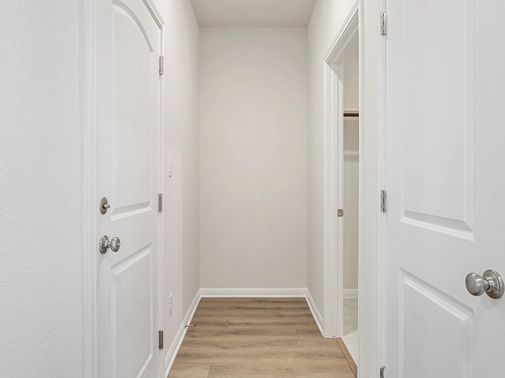 The Colony - Somerville Interior Image 11