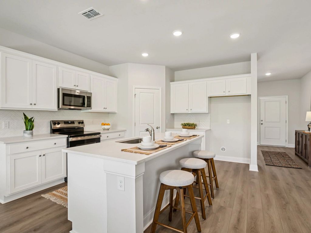 Cades Bluff - Bartlett Interior Image 5