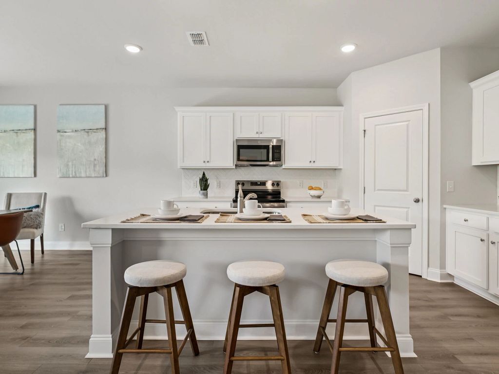 Cades Bluff - Bartlett Interior Image 6