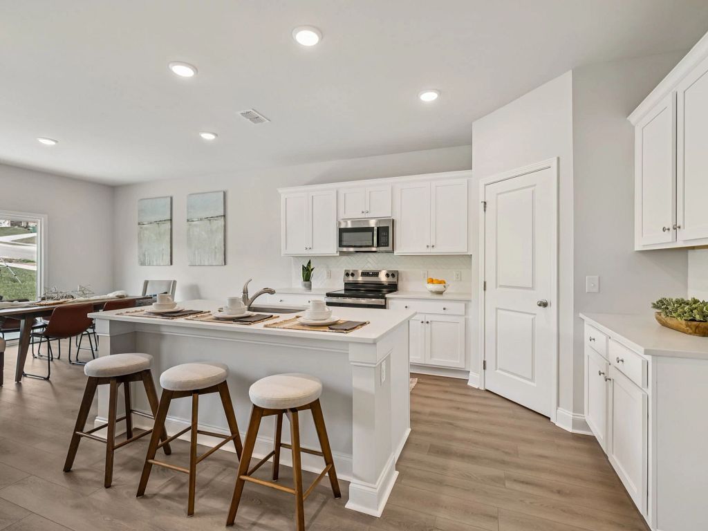 Cades Bluff - Bartlett Interior Image 7