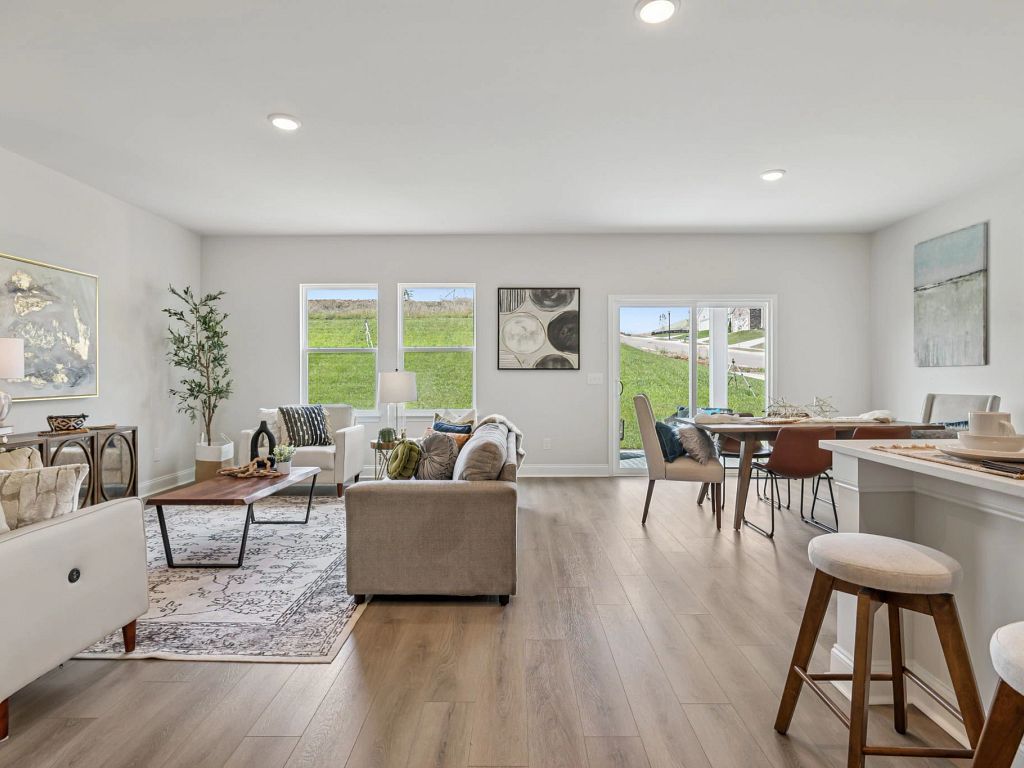 Cades Bluff - Bartlett Interior Image 8