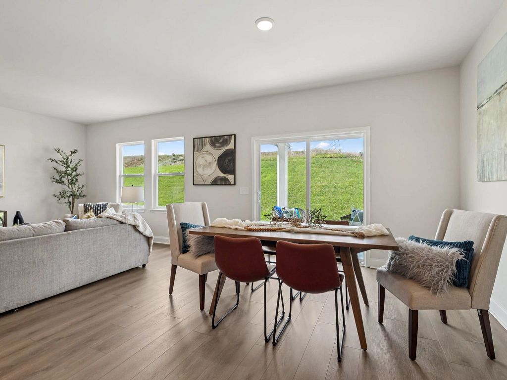 Cades Bluff - Bartlett Interior Image 9