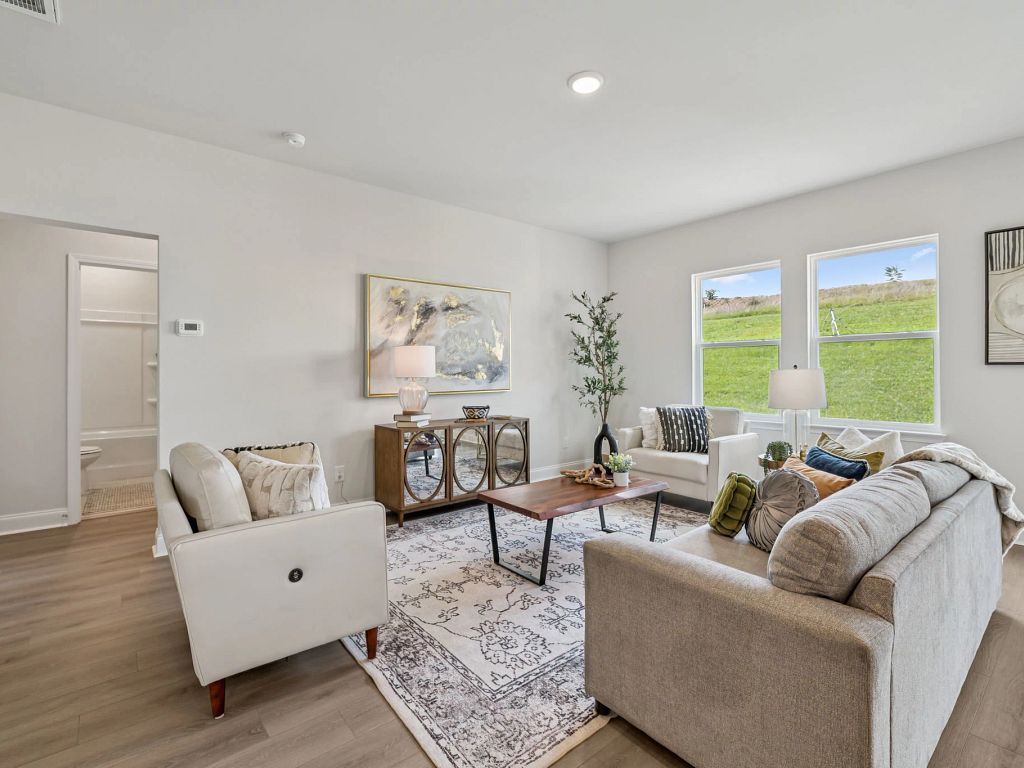 Cades Bluff - Bartlett Interior Image 10