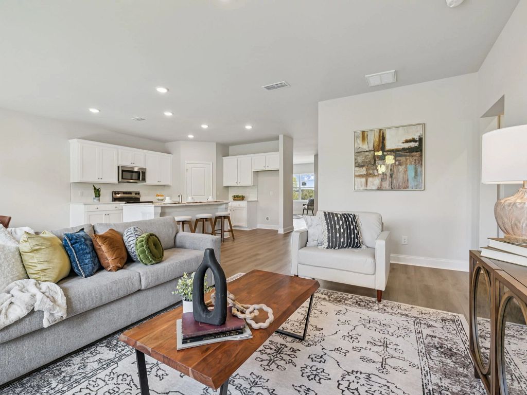 Cades Bluff - Bartlett Interior Image 11