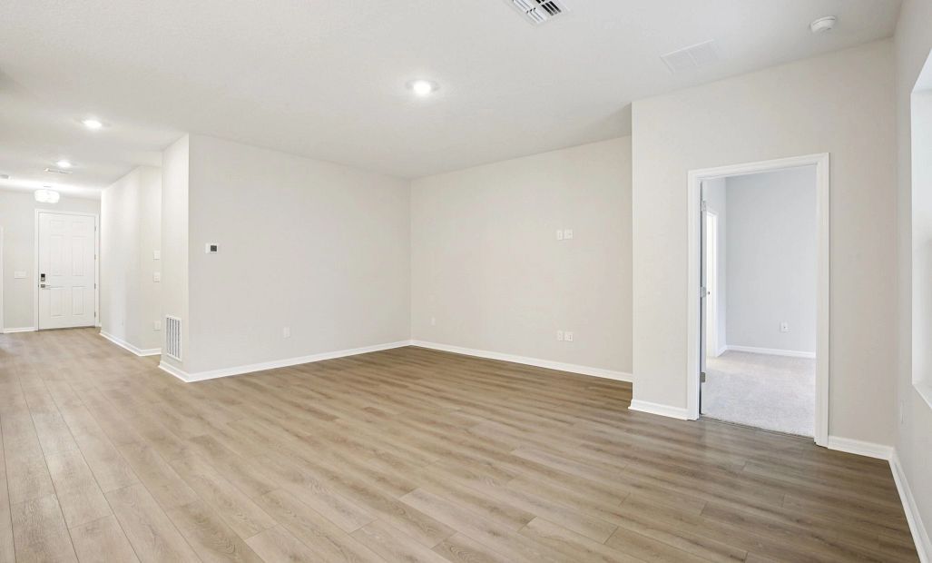 Large open family room space making it a great space for entertaining