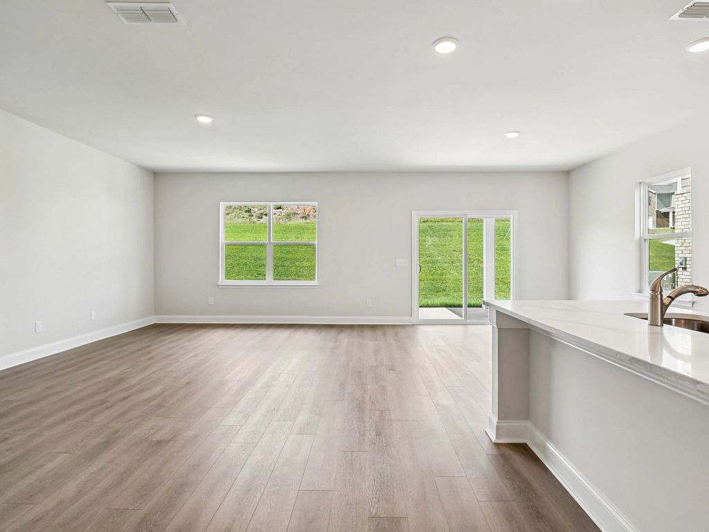 Cades Bluff - Brentley Interior Image 2