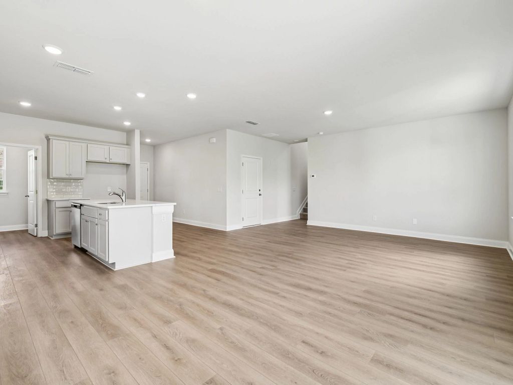 Cades Bluff - Brentley Interior Image 3