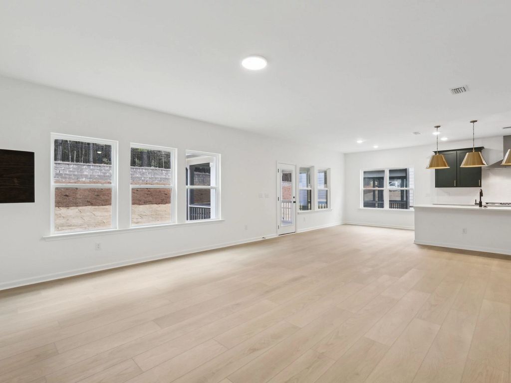 Rowland's Grant - Alexis Interior Image 9