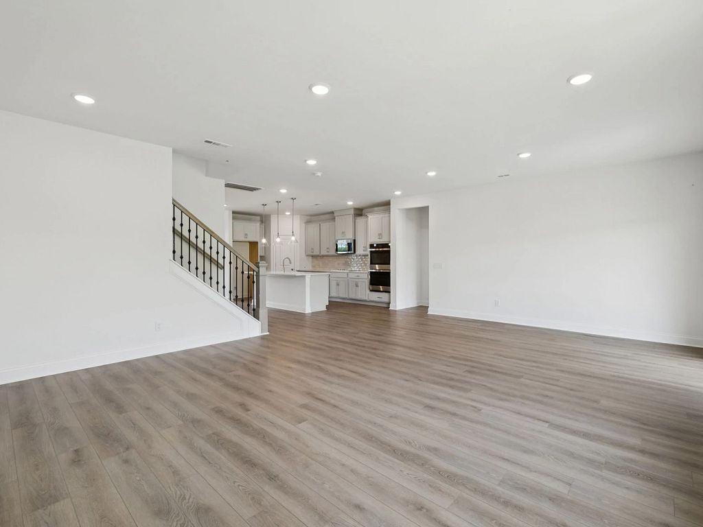Cades Bluff - Macon Interior Image 5