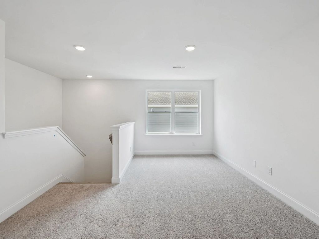 Cades Bluff - Macon Interior Image 6