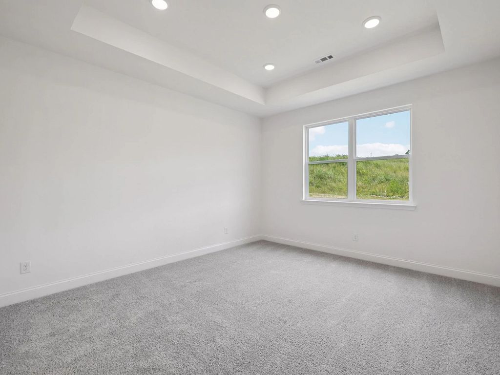 Cades Bluff - Macon Interior Image 7