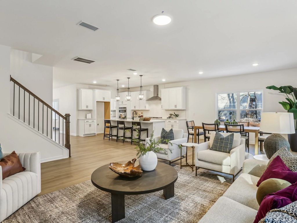 The Point - Madison Interior Image 7