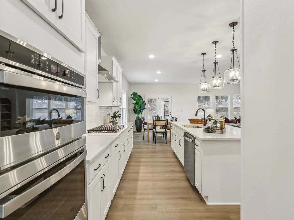 The Point - Madison Interior Image 10
