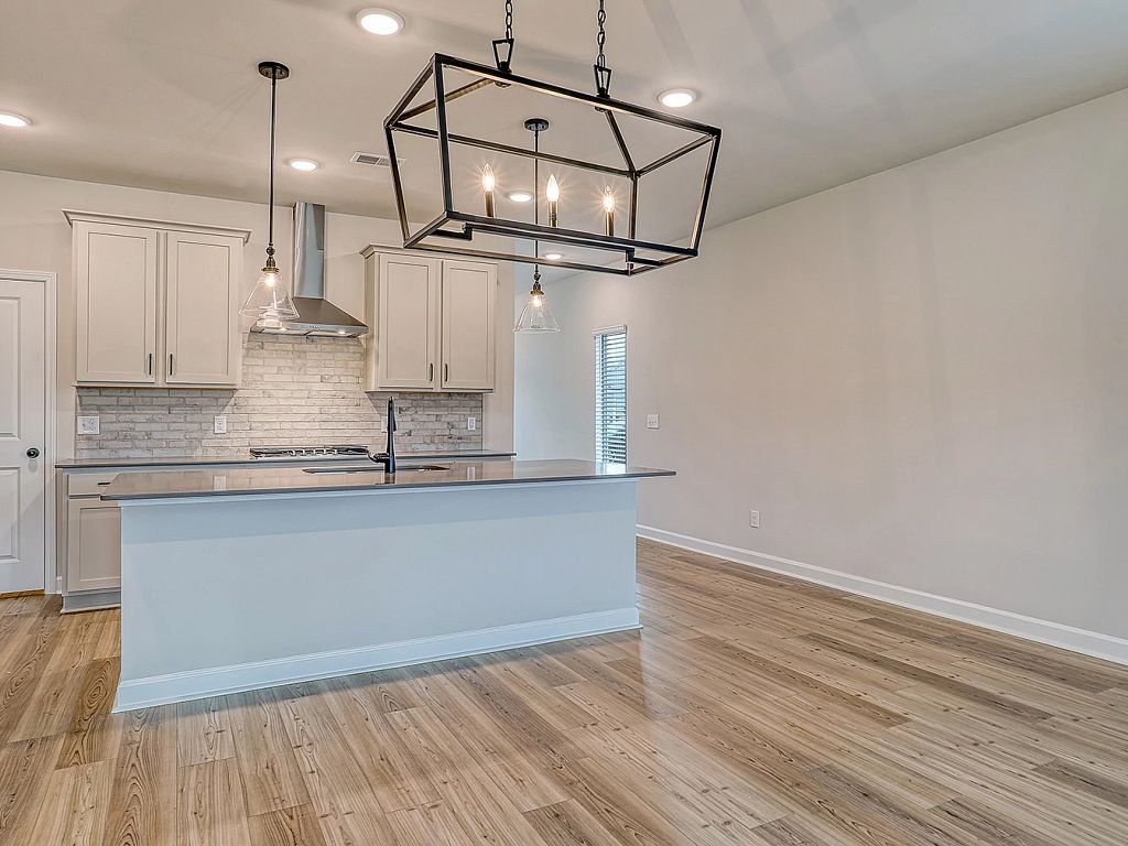 Watson Hill - Washington Interior Image 3