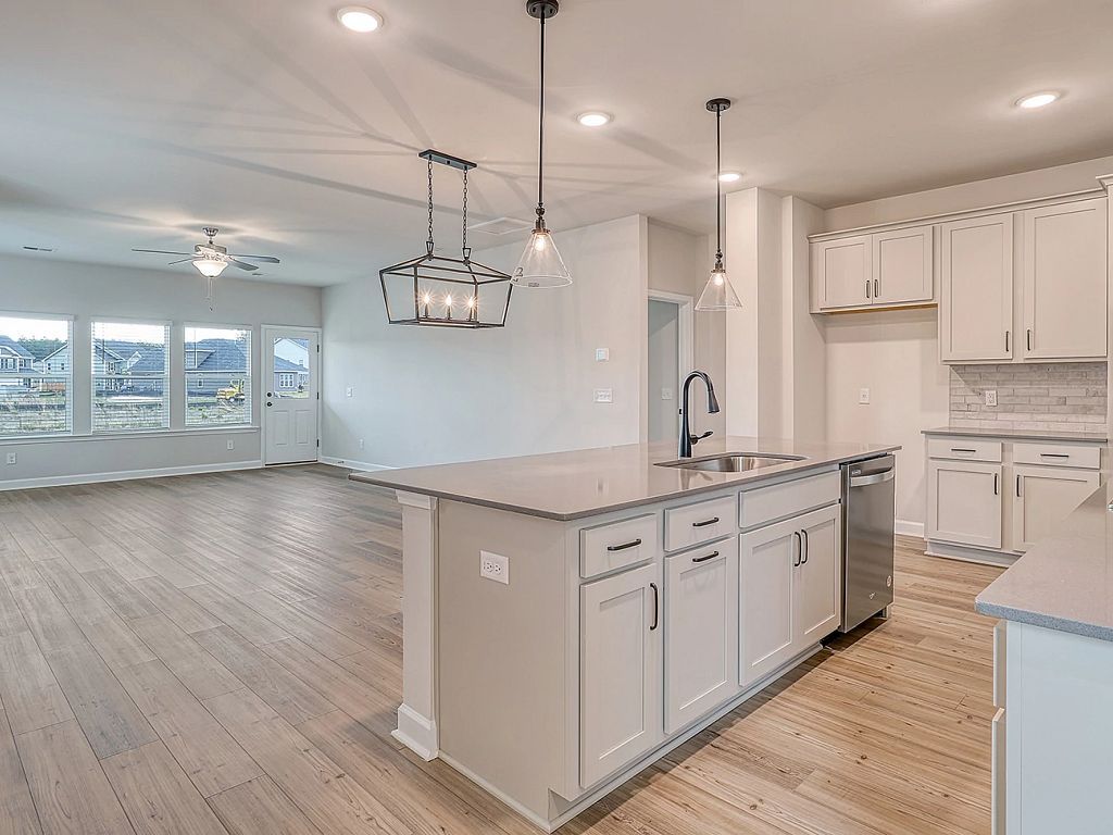 Watson Hill - Washington Interior Image 4