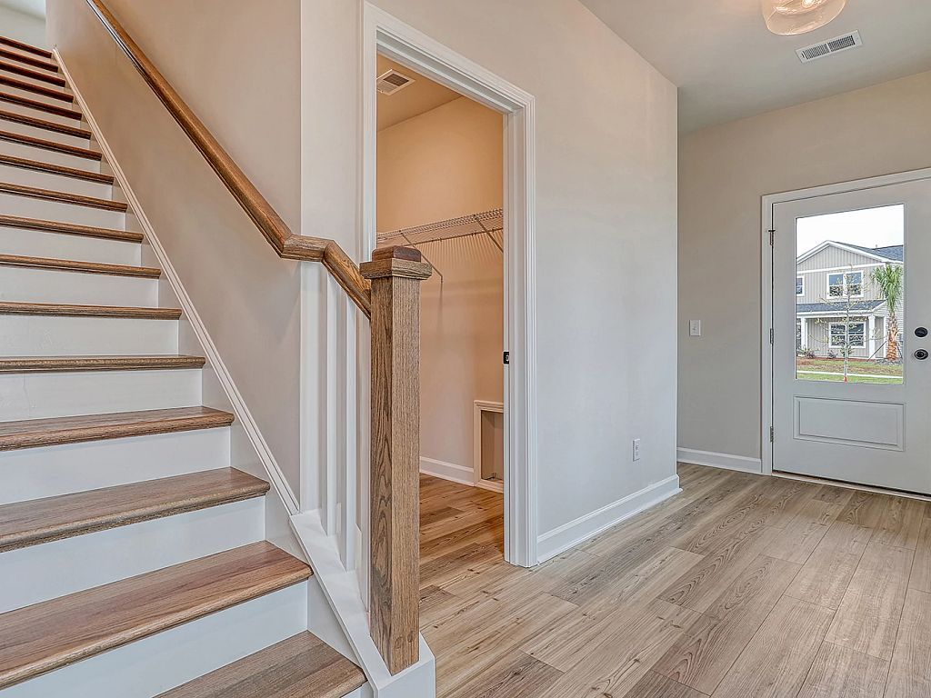Watson Hill - Washington Interior Image 7