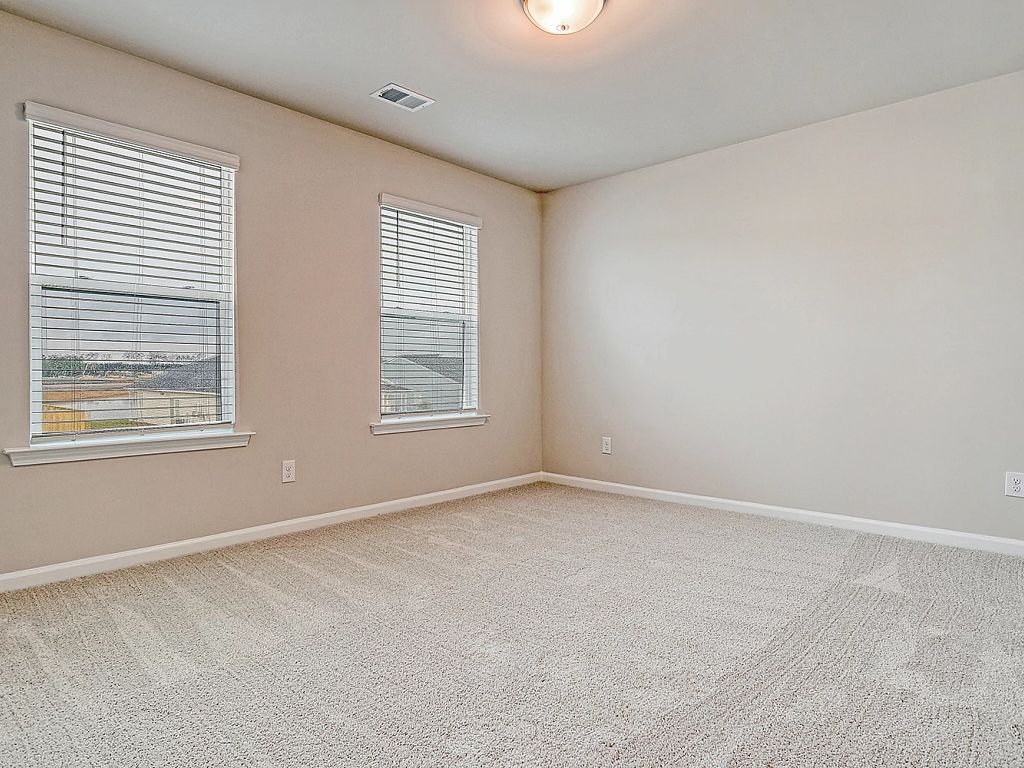 Watson Hill - Washington Interior Image 8