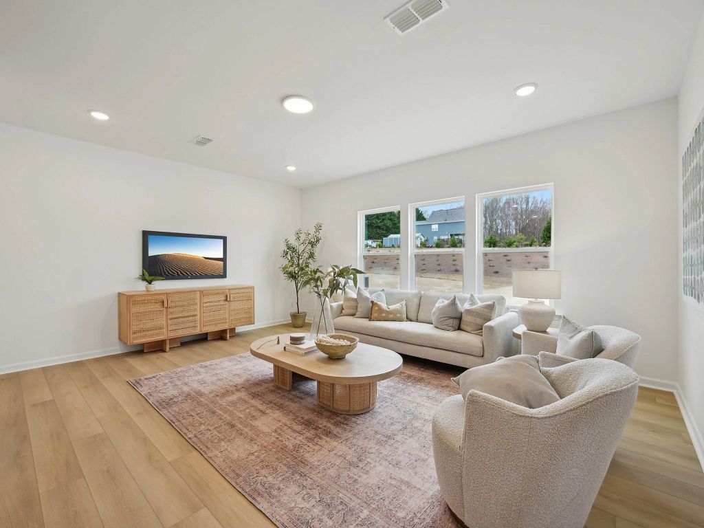 Crescent Mills - Leland Interior Image 8