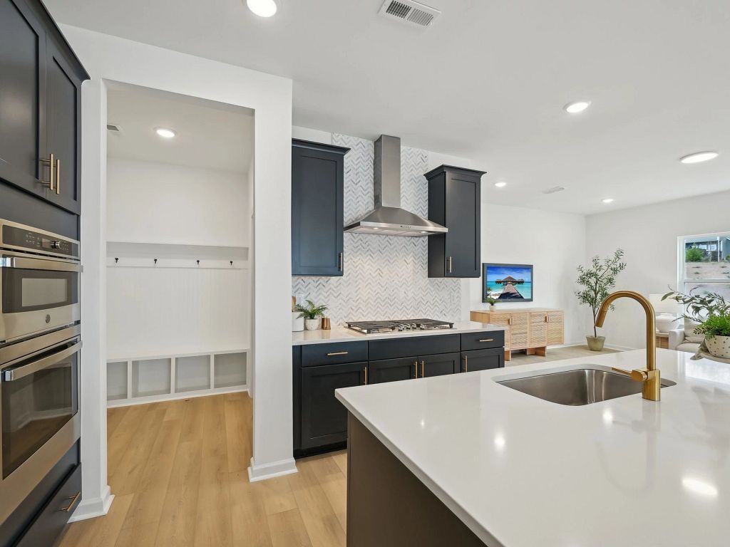 Crescent Mills - Leland Interior Image 16