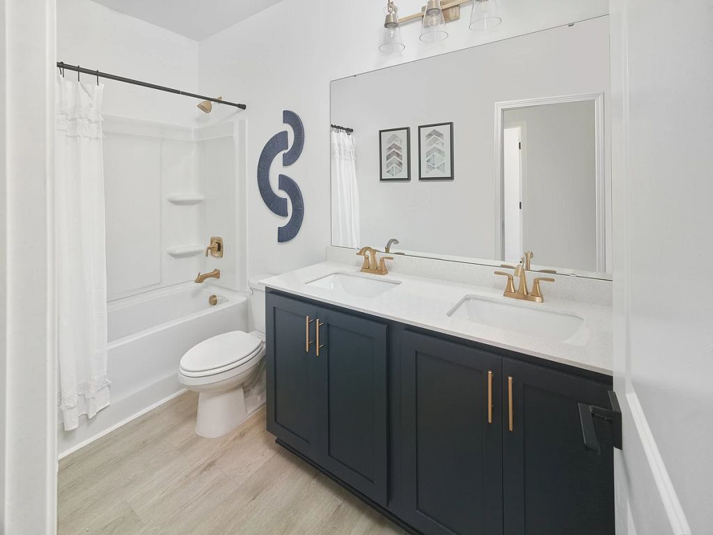Crescent Mills - Macon Interior Image 13