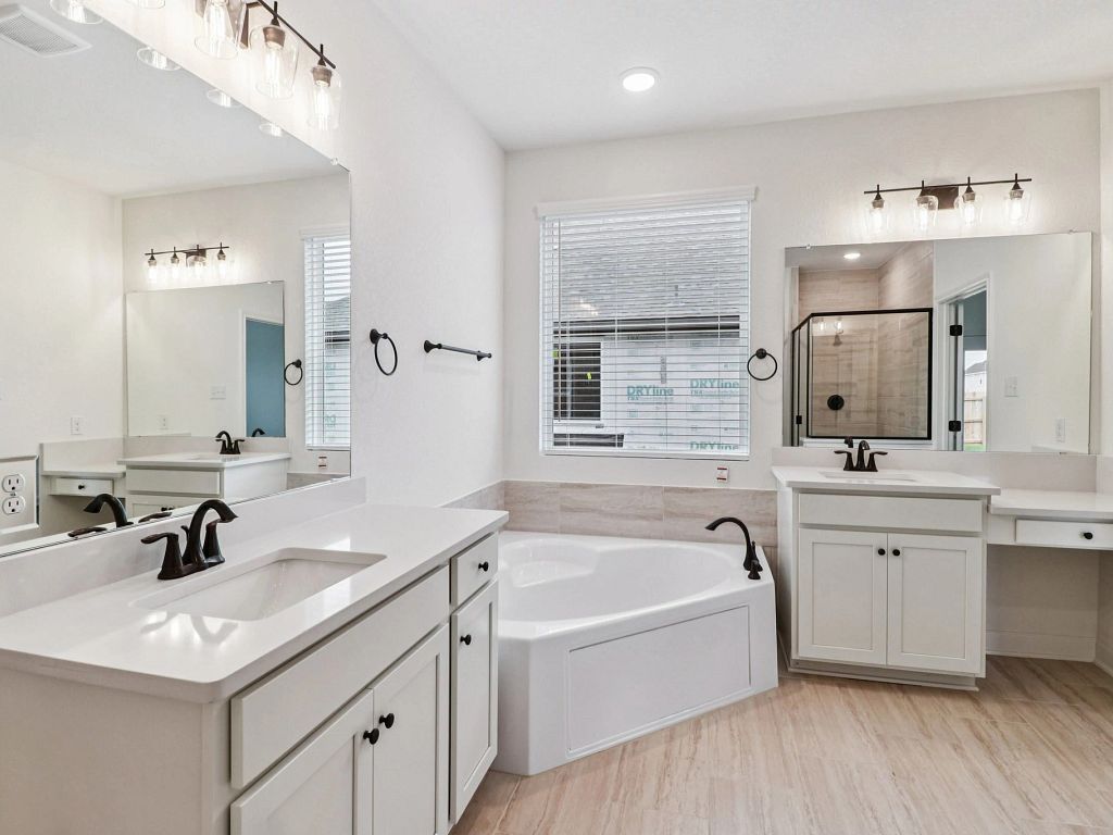 Saddlebrook Ranch - San Saba  Interior Image 10