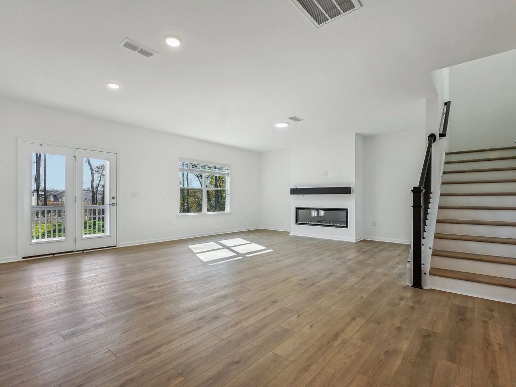 Crescent Mills - Macon Interior Image 17