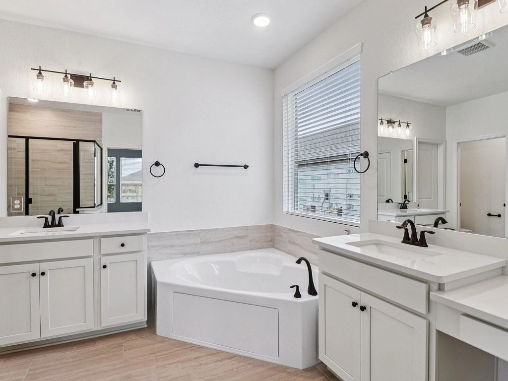 Saddlebrook Ranch - San Saba  Interior Image 13